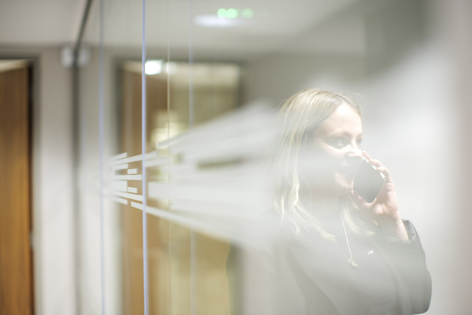 Content syndication specialist on the phone